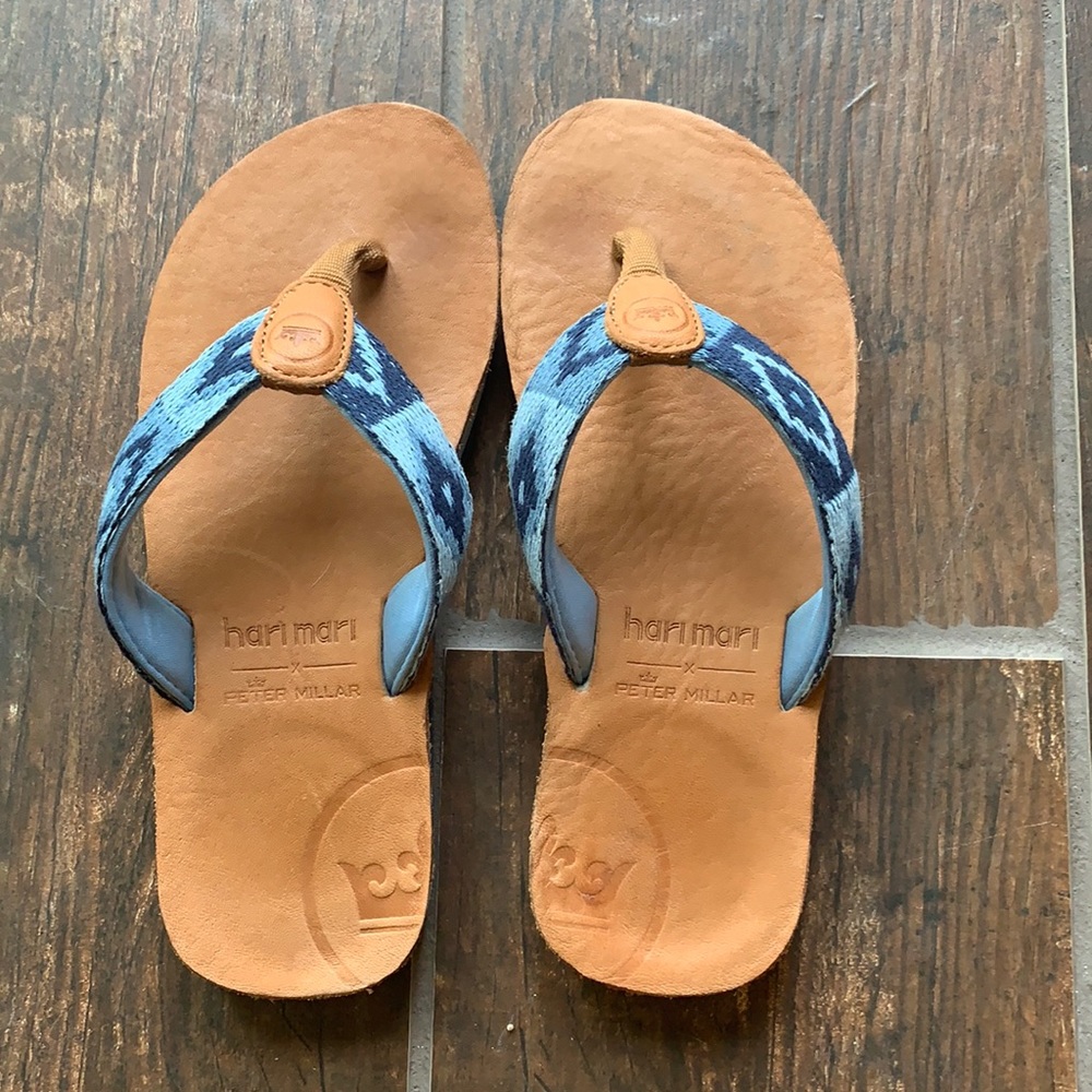 Boys Harimari x Peter Millar flip flops, size 13/1